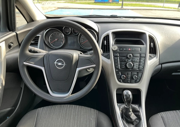 Opel Astra cena 21990 przebieg: 235000, rok produkcji 2011 z Gliwice małe 596